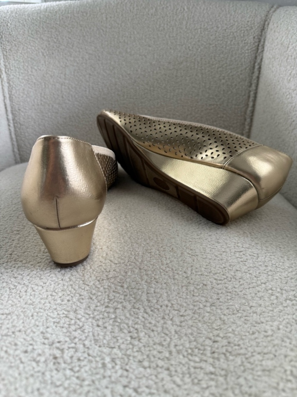 Anne Klein Women’s Metallic Gold Peep-Toe Small Wedge - Picture 4 of 6